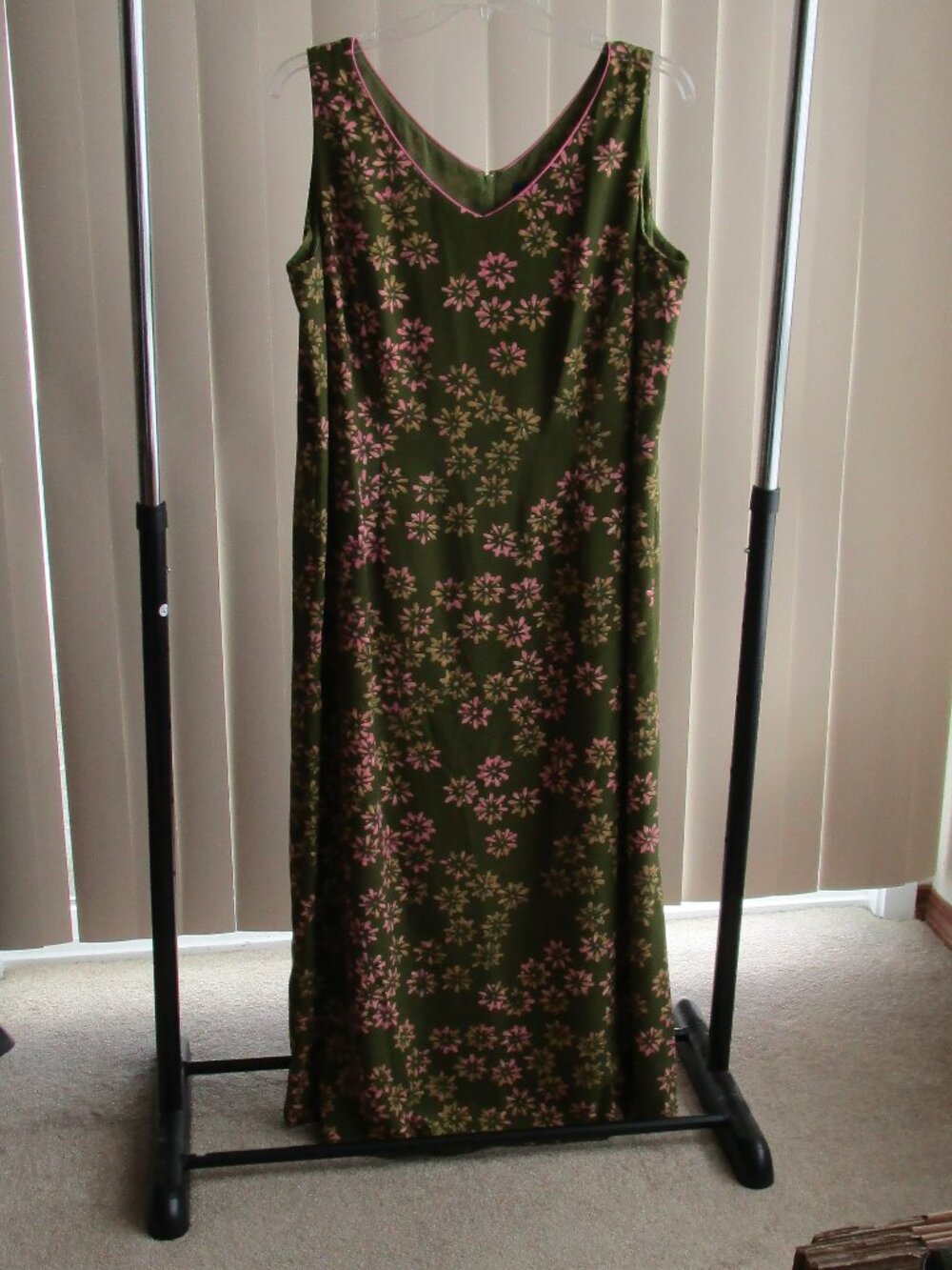 J. H. Collectibles Maxi Dress woman 18W - green/pink floral print